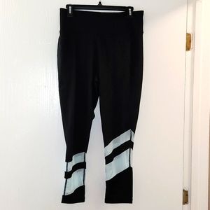 Black/Light Blue Capri Legging